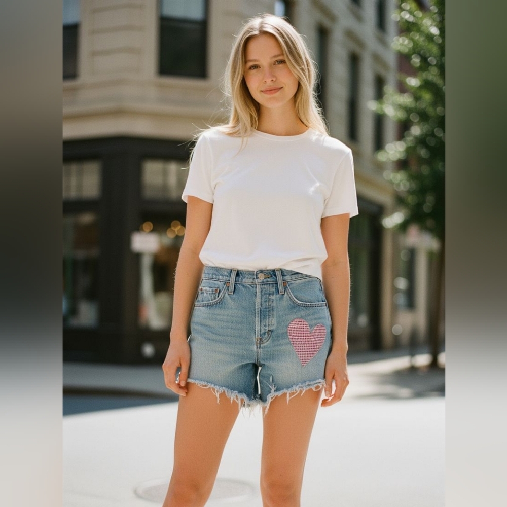 🎉 3/$60 Levi's Denim Short With Heart Patchwork Size 24 BNWT